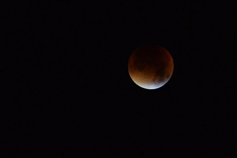 Mitos gerhana bulan ada di berbagai belahan dunia. (Flickr/

Jon Brinn)