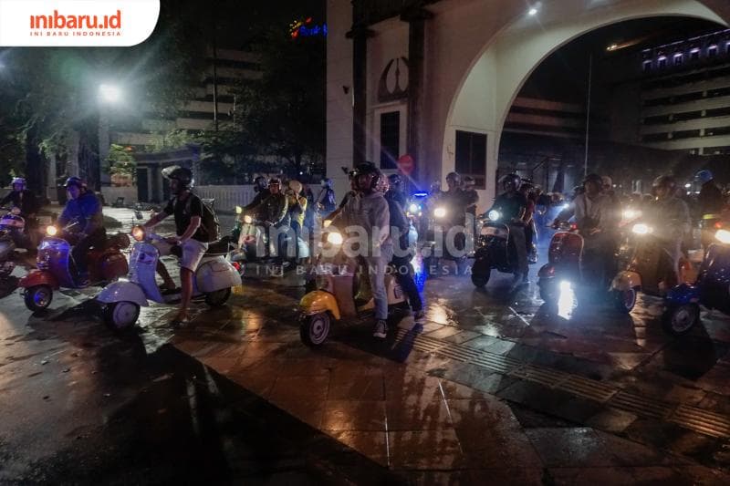 Para pengendara vespa bersiap riding. (Inibaru.id/ Audrian F)<br>