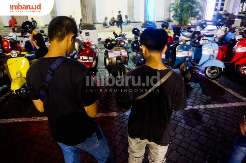 Persahabatan dan vespa sungguh dua hal yang nggak bisa dipisahkan. (Inibaru.id/ Audrian F)<br>