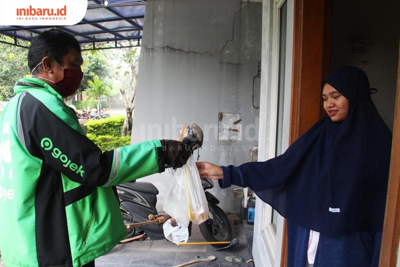 Ilustrasi: Belanja online dengan COD. (Inibaru.id/Triawanda TIrta Aditya)