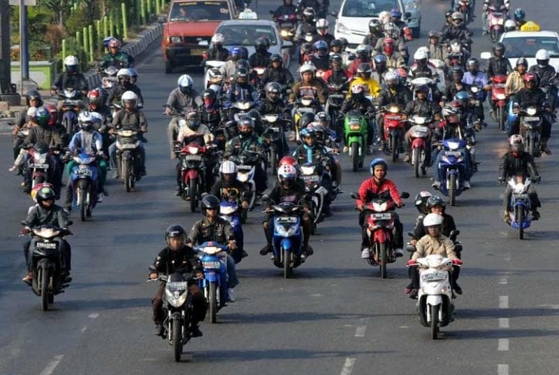 Sepeda motor di jalan raya. (Aditya Pradana Putra/Republika)