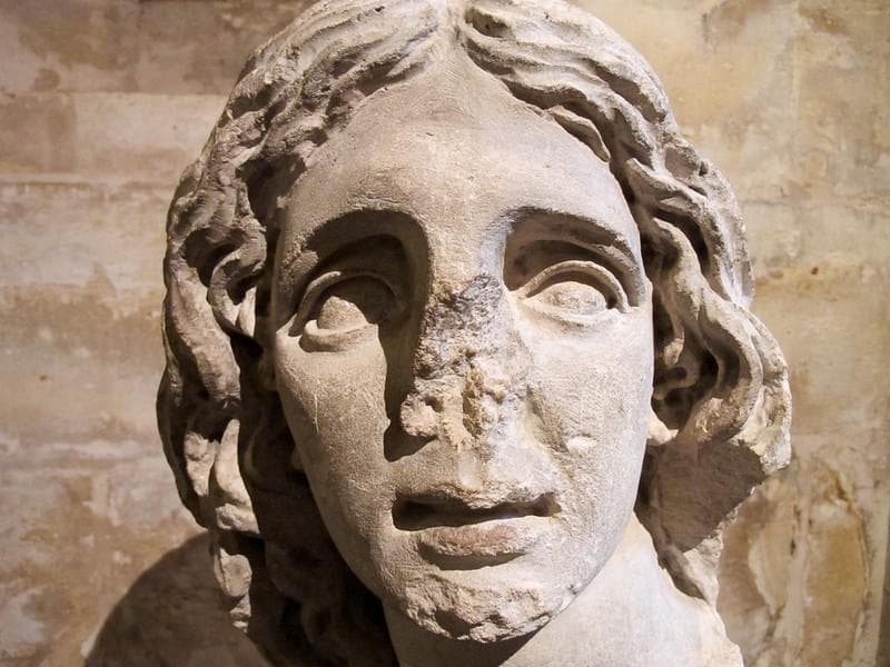 Patung kuno dianggap memiliki roh. (Flickr/Emily Allen)