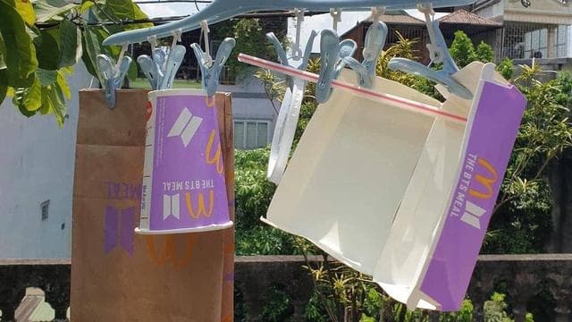 Wadah BTS Meal dicuci untuk dikoleksi, ada juga yang dijual mahal. (Kumparan/Facebook Penang My Hometown)