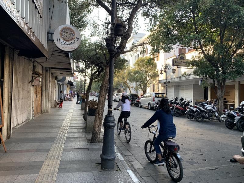 Layaknya Paris, Bandung juga jadi pusat mode meski skalanya hanya Indonesia.&nbsp;(Twitter/adriansyahyasin)