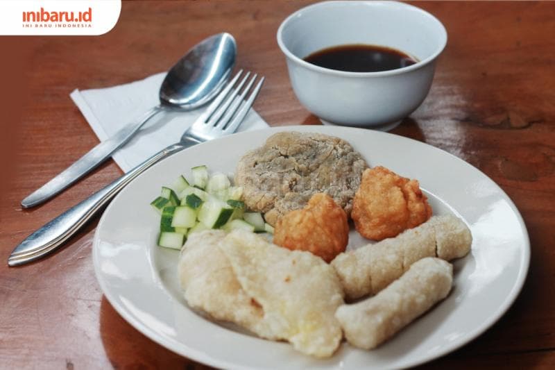 Pempek Palembang, ada yang murah, ada yang mahal, kamu suka yang mana? (Inibaru.id/ Annisa Dewi)