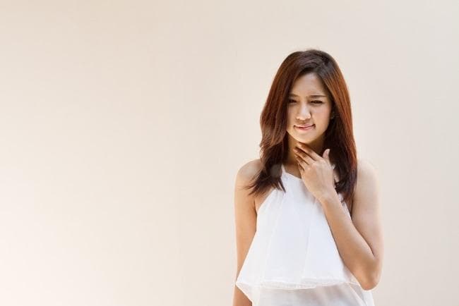 Infeksi pada tenggorokan bisa sebabkan bau mulut. (Alodokter)<br>