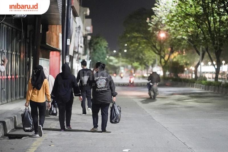 Siapkan fisik yang baik kalau mau ikut beraksi membagikan nasi! (Inibaru.id/ Bayu N)