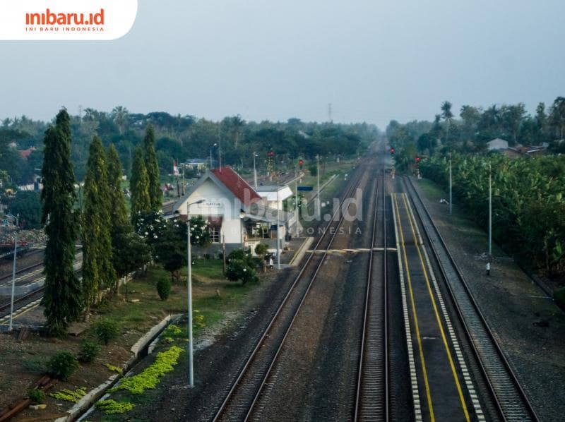 Stasiun Alastua, tampak dari atas Jembatan Bangetayu. (Inibaru.id/ Audrian F)<br>