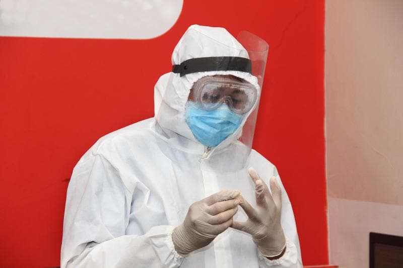 Banyak pasien yang kini dirawat di lorong IGD rumah sakit. (Inibaru.id/Triawanda Tirta Aditya)