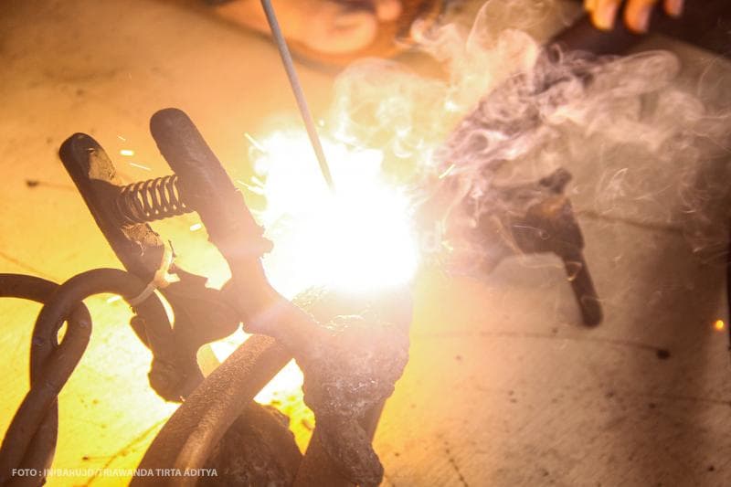 Kini Ardyan harus menggeluti keahlian ayahnya yang diakui dunia.<br>