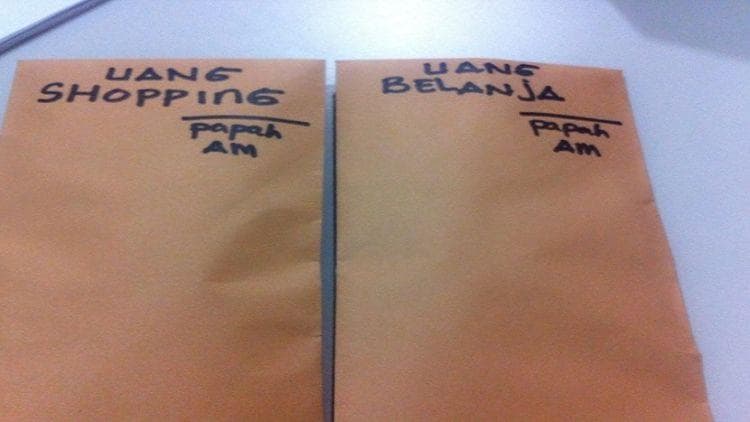 Sama teman saja nggak boleh perhitungan, apalagi sama pasangan. (Warungkopi.okezine.com)