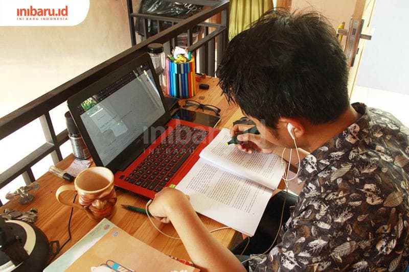 Sekolah dan kegiatan perkantoran non esensial/non-critical 100 dilakukan dari rumah. (Inibaru.id/ Triawanda Tirta Aditya)