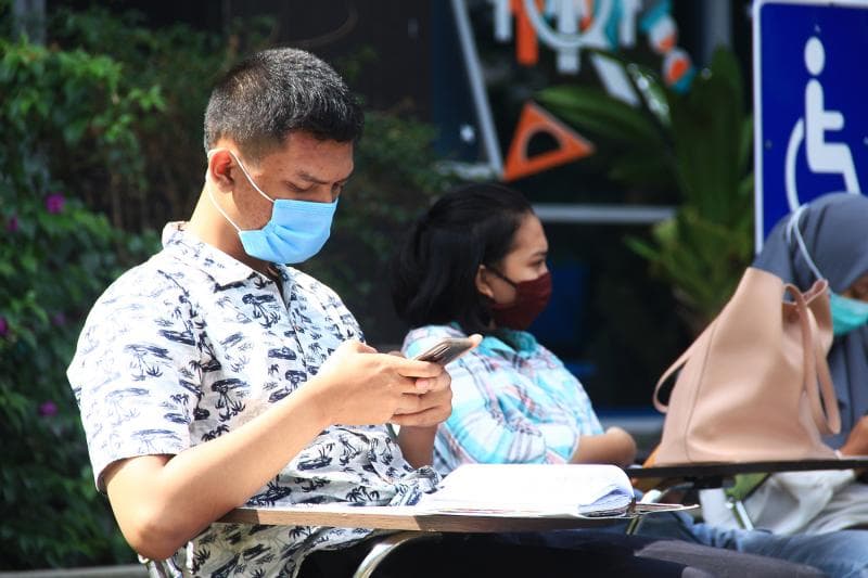 Masker wajib dipakai di luar rumah. (Inibaru.id/ Triawanda Tirta Aditya)