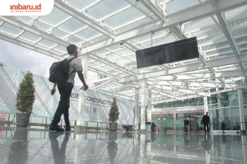 Di sejumlah bandara dan stasiun disediakan layanan vaksinasi gratis. (Inibar.id/ Triawanda Tirta Aditya)