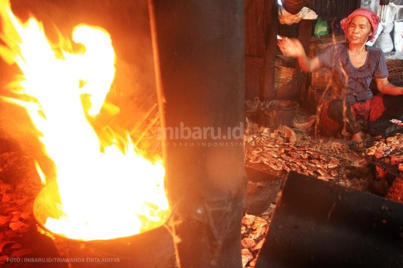 Terdapat 25 rumah asap di kampung ini.<br>