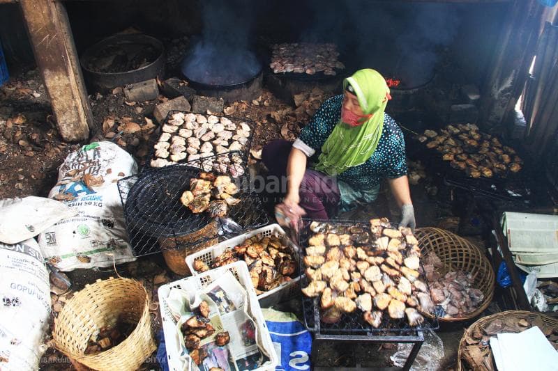 Pekerja didominasi oleh perempuan.<br>