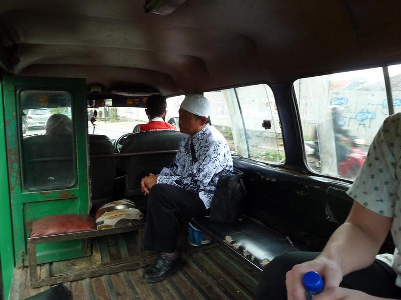 Kalau naik angkot, pasti ada istilah-istilah unik yang sering kita dengar. (Flickr/

Tessa Houghton)