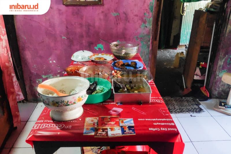 Dengan uang nggak lebih dari Rp4.000, kamu bisa makan kenyang di warung Solifah. (Inibaru.id/ Bayu N)