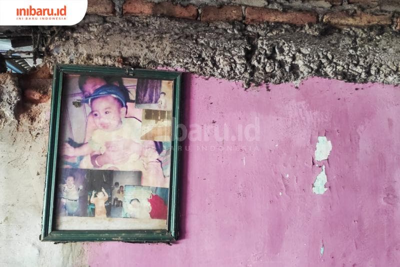 Melalui keuntungan warung yang nggak seberapa dan doa yang nggak kenal lelah, Solifah mampu menghidupi dirinya dan ke dua anaknya. (Inibaru.id/Bayu N)&nbsp;