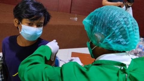 Anak-anak dengan usia lebih dari 12 tahun mendominasi vaksinasi Covid-19 di Itenas. (Medcom.id/Roni K)