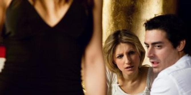 Bukan cuma kamu yang dijadikan fantasi seksualnya, perempuan lain juga dijadikan objek. (Luuux.com)