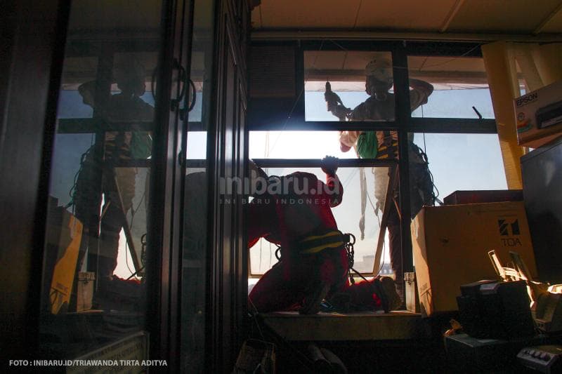 Kerja sama tim adalah kunci keberhasilan di sini.<br>