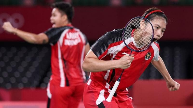 Greysia Polii dan Apriyani Rahayu merayakan kelolosan ke babak final Olimpiade Tokyo 2020. (Getty Images/Lintao Zhang)