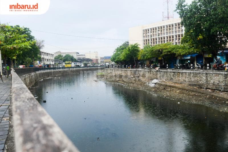 Lanskap Kali Semarang yang kondisinya jauh berbeda dibanding tempo dulu. (Inibaru.id/ Kharisma Ghana Tawakal)&nbsp;