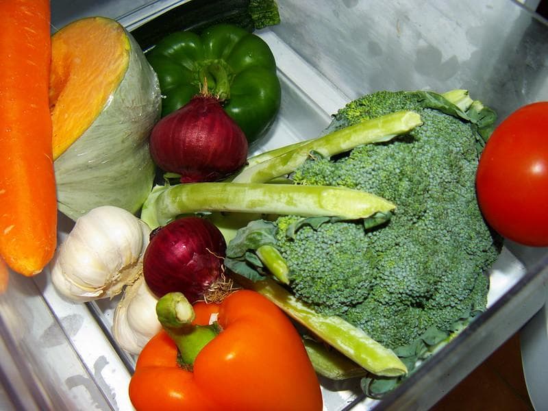 Sayuran sebaiknya nggak dicuci sebelum dimasukkan kulkas. (Flickr/

leosaumurejr)