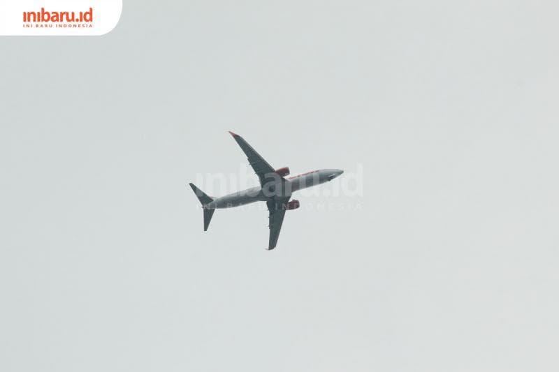 Terkadang, pesawat harus berputar dulu sebelum mendarat. (Inibaru.id/ Triawanda Tirta Aditya)