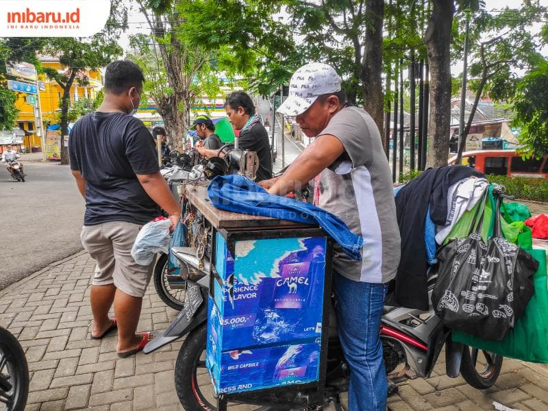 Taman Borobudur Semarang, tempat para penjahit Bojong menggelar lapaknya. (Inibaru.id/ Bayu N)