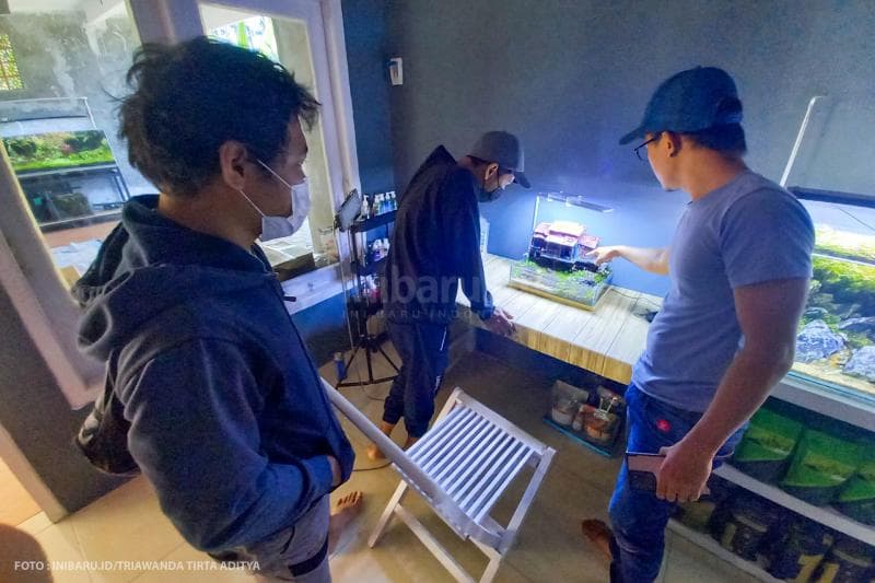 Beberapa subscribers Pakne Kenzho singgah di rumahnya.