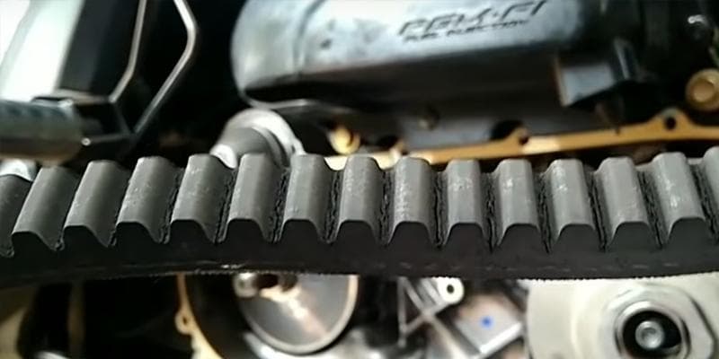 Kalau sampai tarikan gas motor nggak sekuat biasanya, cek van belt sepeda motor matik. (kliknss.co.id)