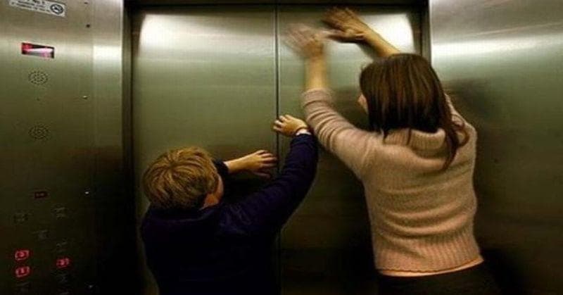 Terjebak di Lift? Coba Tips Berikut Ini