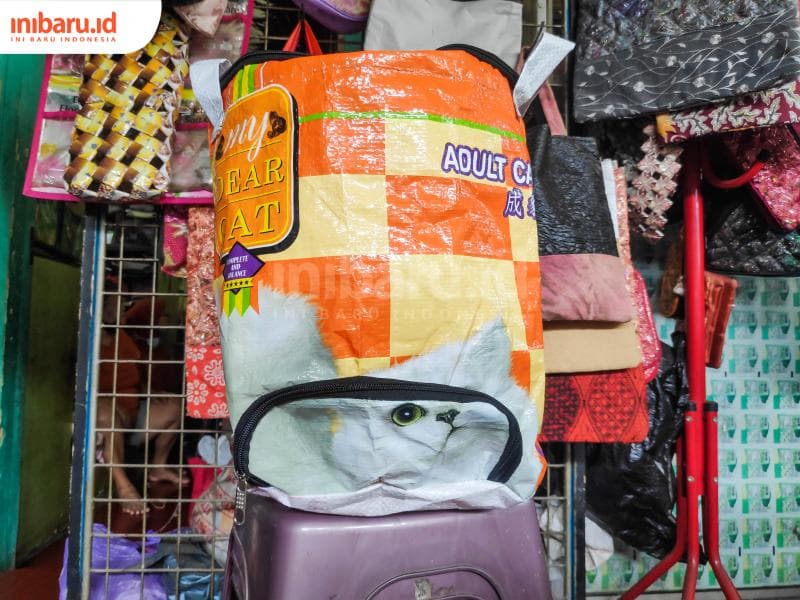 Kreasi dari bagor bekas berupa tempat sampah yang juga bisa dipakai sebagai polybag. (Inibaru.id/ Bayu N)