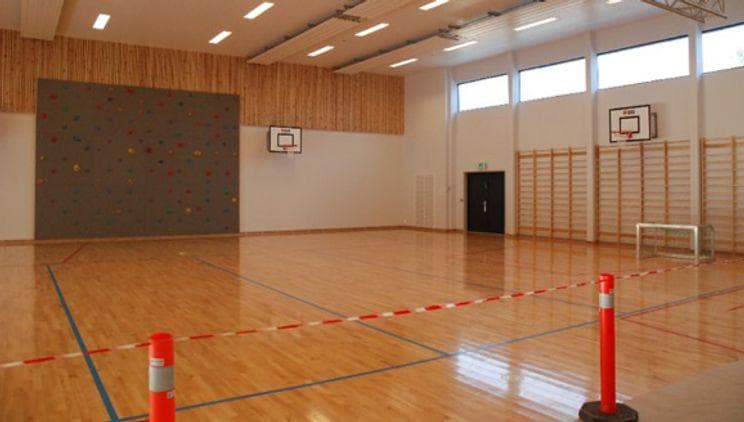 Lapangan bermain narapidana di Halden. (Good)