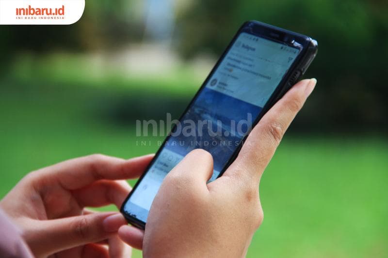 Penagih pinjaman online (pinjol) kok bisa tahu nomor telepon keluarga atau teman peminjam? Ternyata ada alasannya. (Inibaru.id/Triawanda Tirta Aditya)