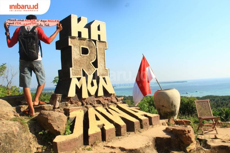 Ilustrasi: Suasana wisatawan di Pulau Karimunjawa. (Inibaru.id/ Triawanda Tirta Aditya)