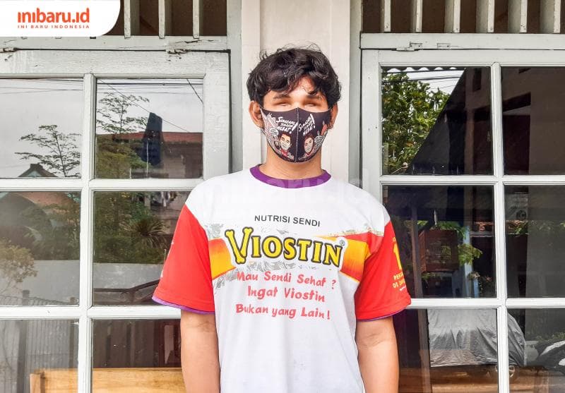 Urip Muchjajad, lelaki asal Purbalingga yang mengadu nasib ke Semarang dengan menjadi tukang pijat tradisional.&nbsp;(Inibaru.id/ Kharisma Ghana Tawakal)