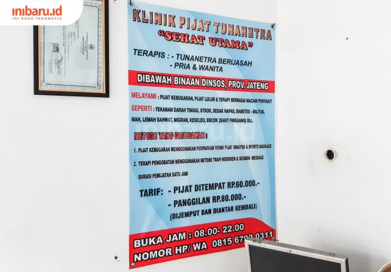 Layanan pijat klinik 'Sehat Utama' plus tarif yang dipatok.&nbsp;(Inibaru.id/ Kharisma Ghana Tawakal)