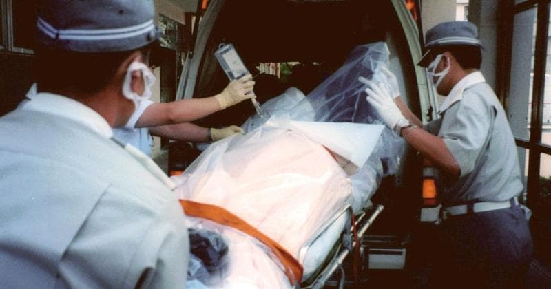 Ilustrasi Hisashi Ouchi dibawa ke rumah sakit. (Dailystar)