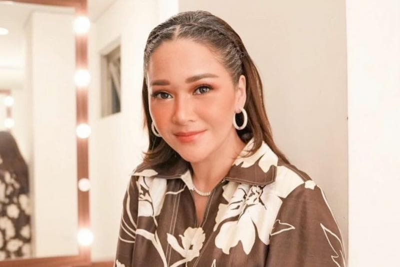 Maia Estianty berbagi cerita dirinya mengalami rosacea. (Instagram/Maiaestiantyreal)