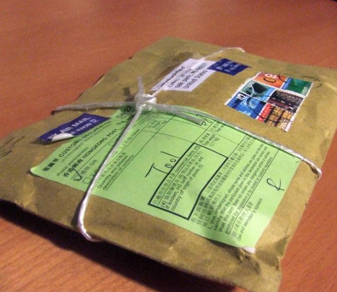 Volume pengiriman barang dari Tiongkok besar. Ditambah dengan adanya subsidi dari pemerintah membuat biaya pengiriman lebih murah. (Flickr/

james vreeland)