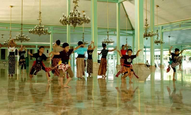Digunakan untuk berlatih menari juga. (Puromangkunegaran)