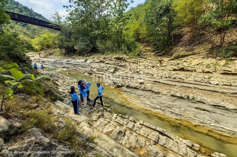 Wisatawan bisa berkunjung ke sini saat pagi atau sore hari.