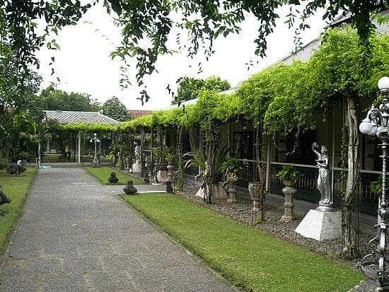 Taman di Pura Mangkunegaran. (Indonesia-tourism)