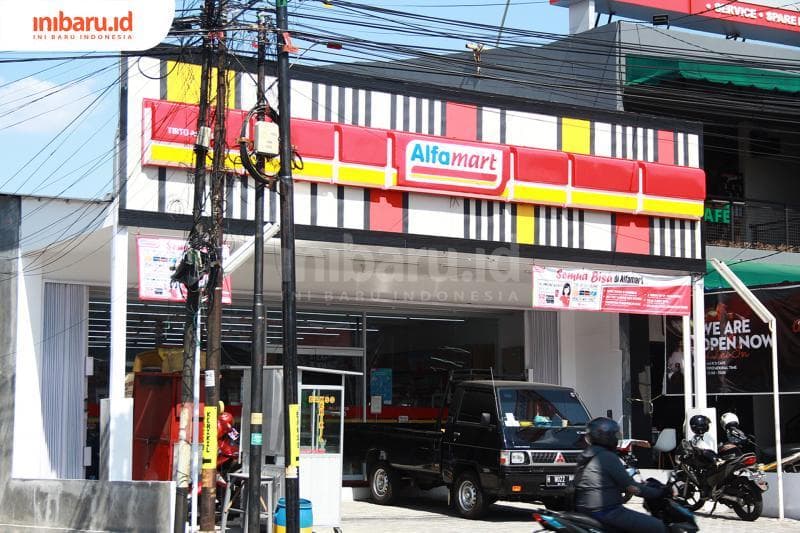 Pihak mini market ingin seluruh gerainya bisa bebas parkir. (Inibaru.id/Triawanda Tirta Aditya)