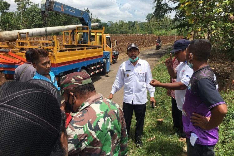 Ternyata, tiang lampu dipasang dengan dana pribadi Mantan Kades Guwo selama menjabat. (Kompas - Dok Pemerintah Desa Guwo)