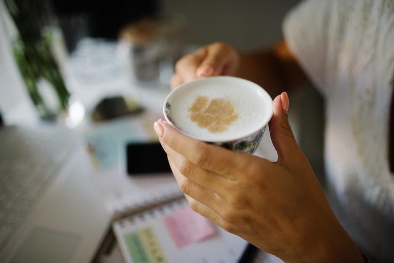 Ibu hamil nggak boleh sembarangan minum kopi. (Flickr/

Nenad Stojkovic)