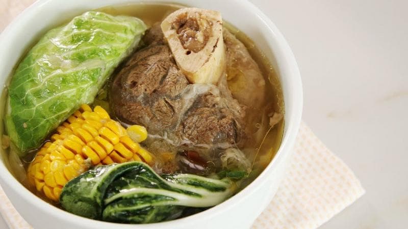 Bumbu Bulalo sangat simpel. (Youtube/yummyph via IDNTimes)